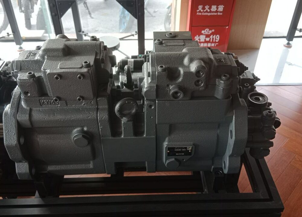 Главный гидравлический насос Kato HD512 K3V63DT-9N04 Главный гидравлический насос Kato HD512 K3V63DT-9N04